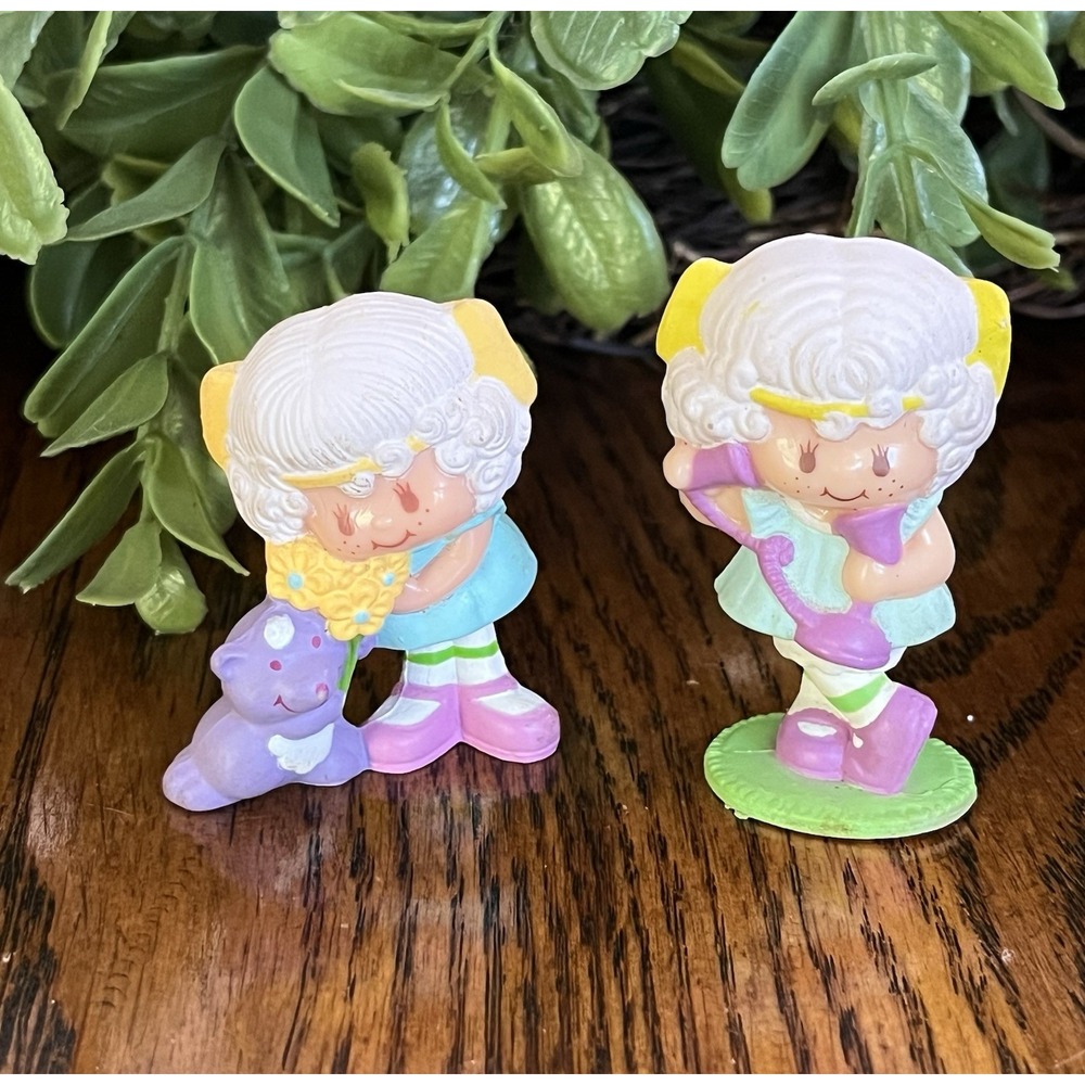 80's Strawberry Shortcake Strawberryland Miniature Angel Cake with Souffle Lot